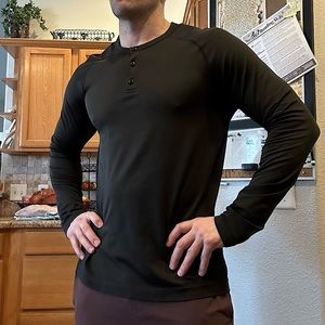 Large Black Metal Vent Tech Lululemon Henley